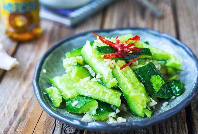 拍黄瓜 Cucumber Salad